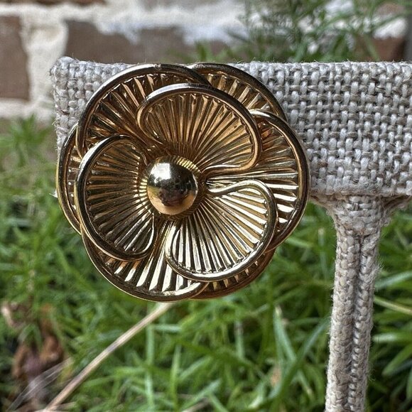 Vintage Coro Earrings‎ Gold Tone Flower Clip On Fashion Jewelry Rare 1" MCM - Picture 3 of 8